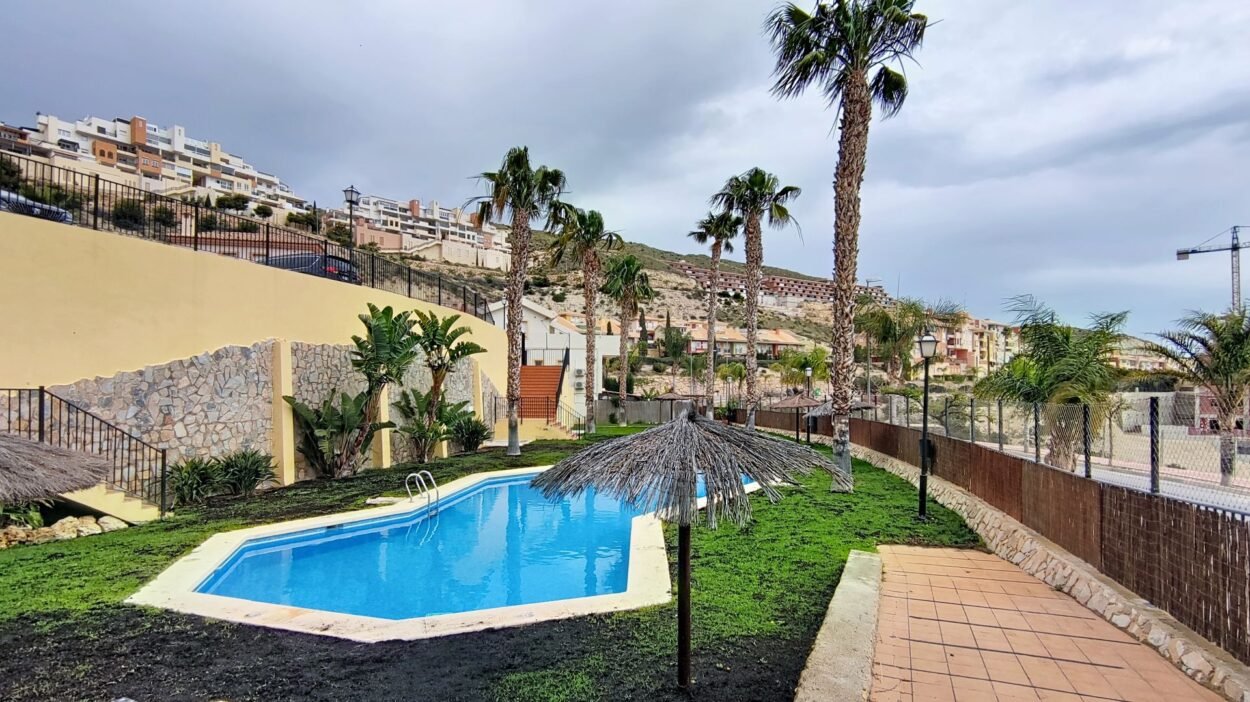 Exclusivo chalet adosado en Bonalba Cotoveta con vistas al mar y golf