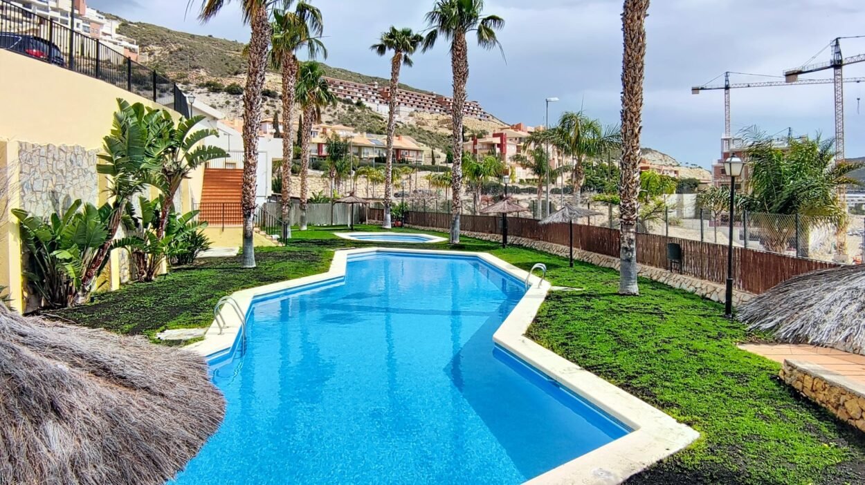 Exclusivo chalet adosado en Bonalba Cotoveta con vistas al mar y golf