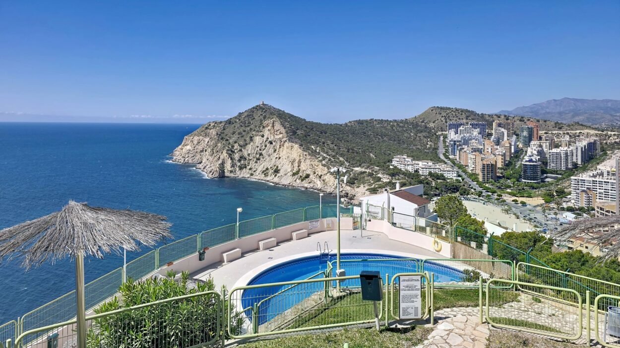 Exclusivo apartamento reformado con vistas al mar en la mejor zona de Poniente – Benidorm