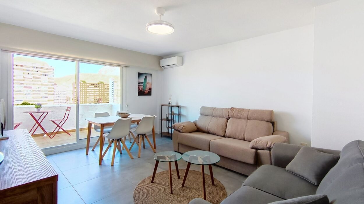 Exclusivo apartamento reformado con vistas al mar en la mejor zona de Poniente – Benidorm