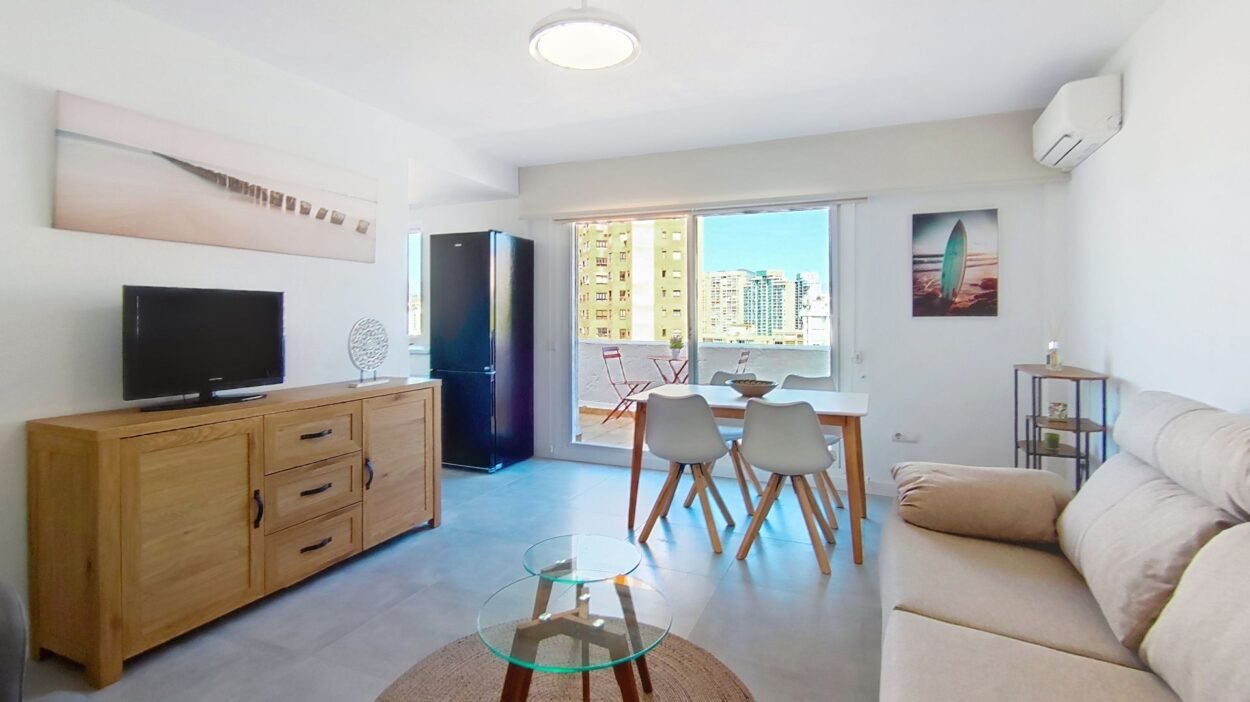 Exclusivo apartamento reformado con vistas al mar en la mejor zona de Poniente – Benidorm