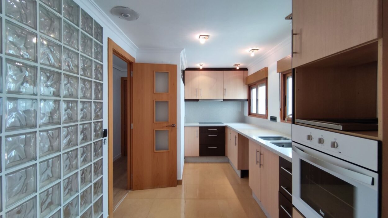 EXCLUSIVO ÁTICO CON GRAN TERRAZA, CHIMENEA Y VISTAS DESPEJADAS EN EL CENTRO DE IBI