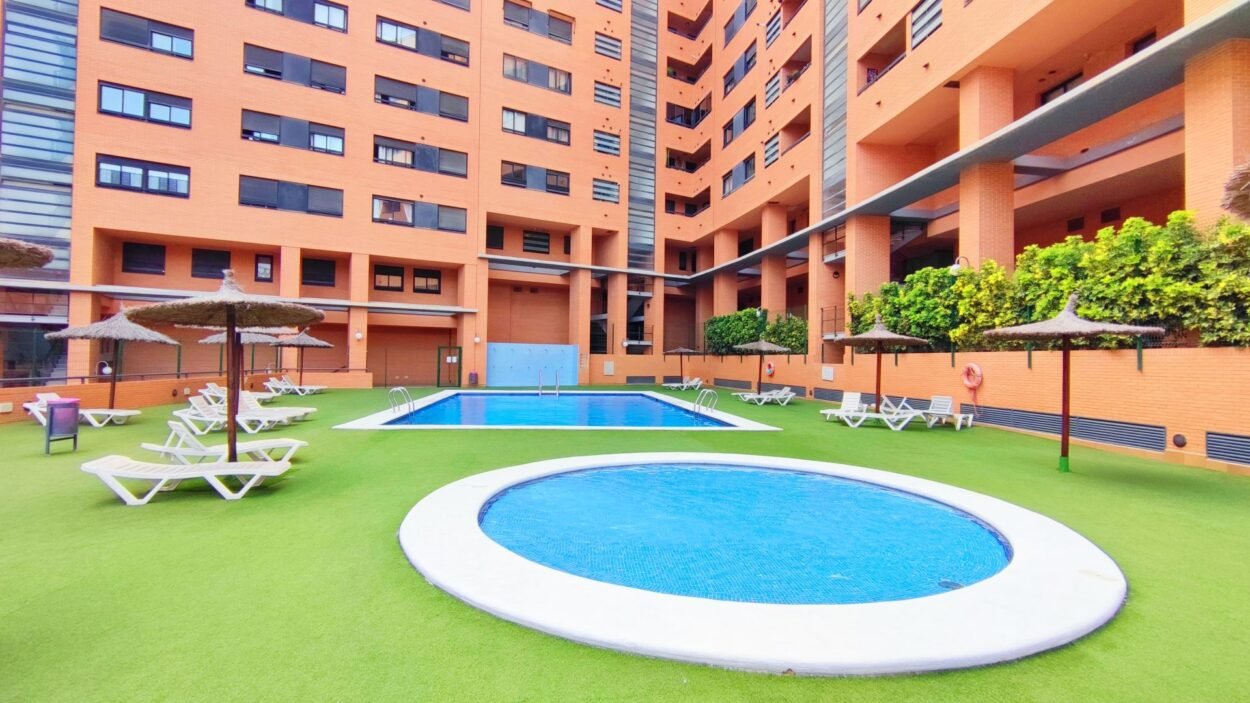 EXCLUSIVA VIVIENDA CON GARAJE Y GRAN TRASTERO EN UNA DE LAS MEJORES URBANIZACIONES DE PARQUE AVENIDAS – GARBINET