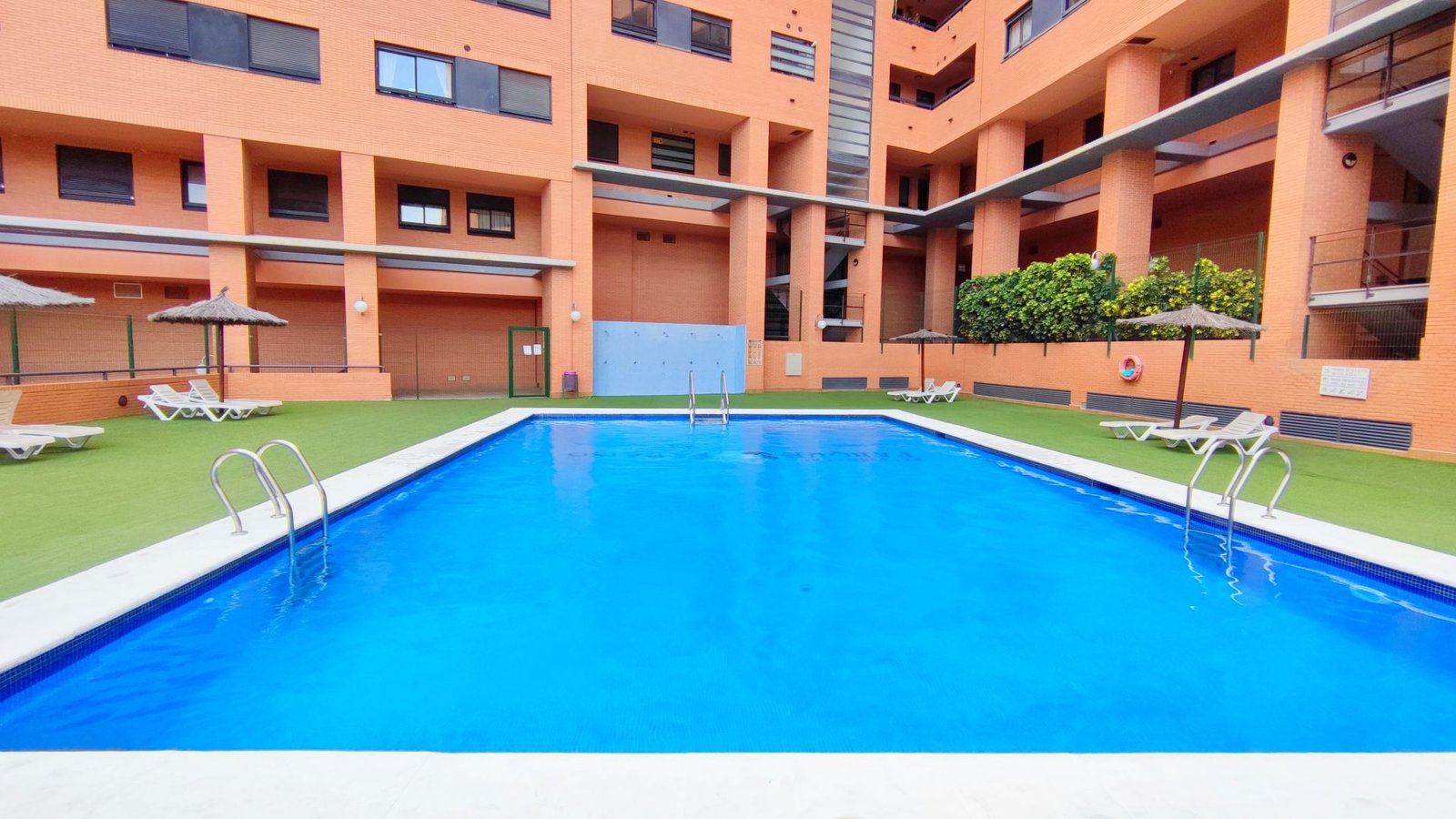 EXCLUSIVA VIVIENDA CON GARAJE Y GRAN TRASTERO EN UNA DE LAS MEJORES URBANIZACIONES DE PARQUE AVENIDAS – GARBINET