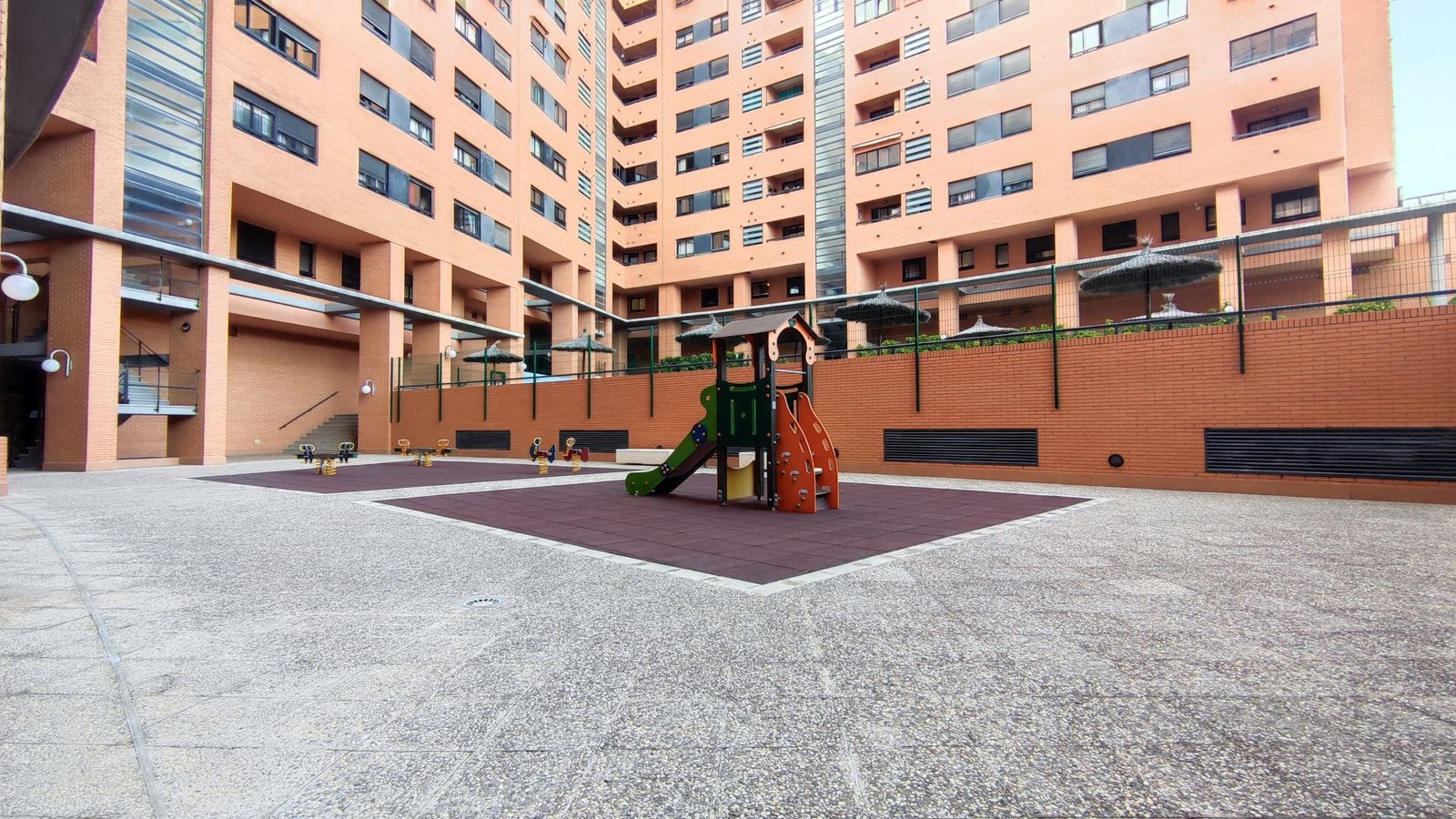 EXCLUSIVA VIVIENDA CON GARAJE Y GRAN TRASTERO EN UNA DE LAS MEJORES URBANIZACIONES DE PARQUE AVENIDAS – GARBINET