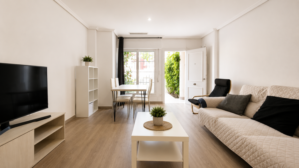 Magnifico Chalet Adosado con gran terraza, piscina comunitaria y plaza de garaje en una de las mejores zonas de Elche