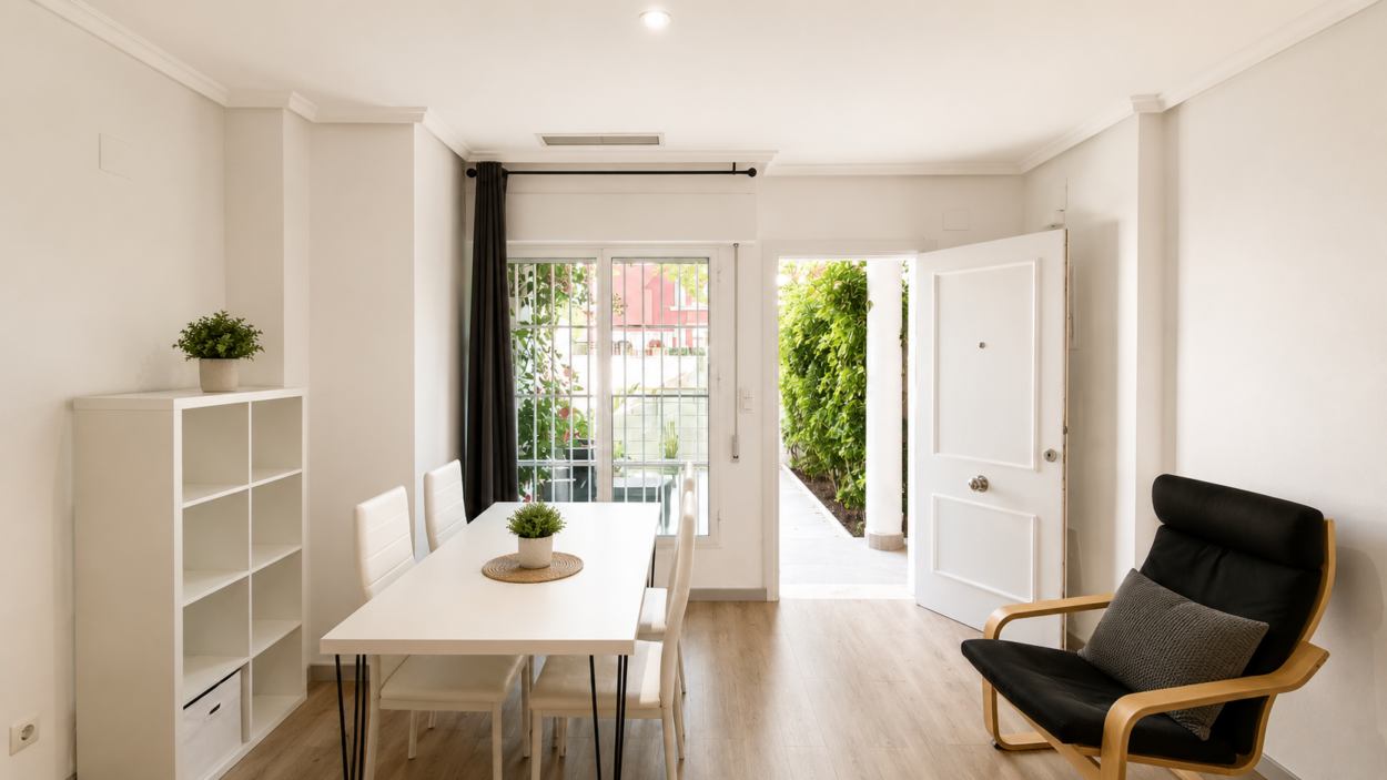 Magnifico Chalet Adosado con gran terraza, piscina comunitaria y plaza de garaje en una de las mejores zonas de Elche