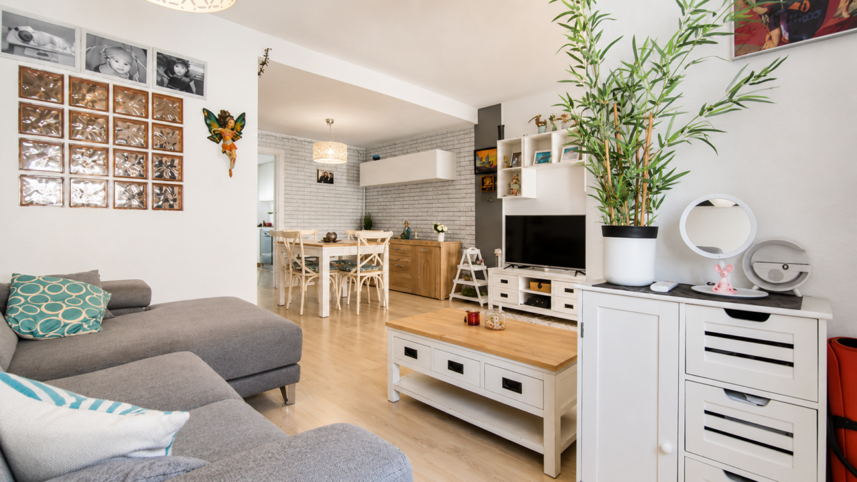 Chalet adosado de 3 dormitorios con jardín, vistas al mar y piscina comunitaria en una de las mejores urbanizaciones de Gran Alacant