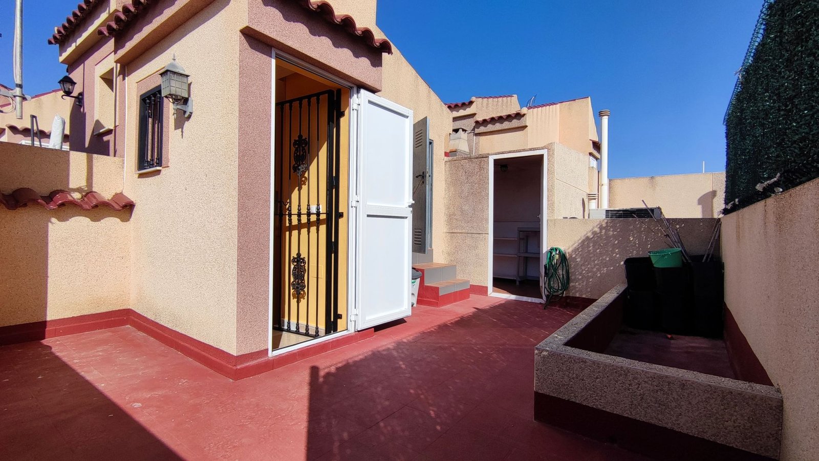CHALET ADOSADO DE 3 DORMITORIOS CON JARDÍN Y AMPLIA TERRAZA – MONFORTE DEL CID