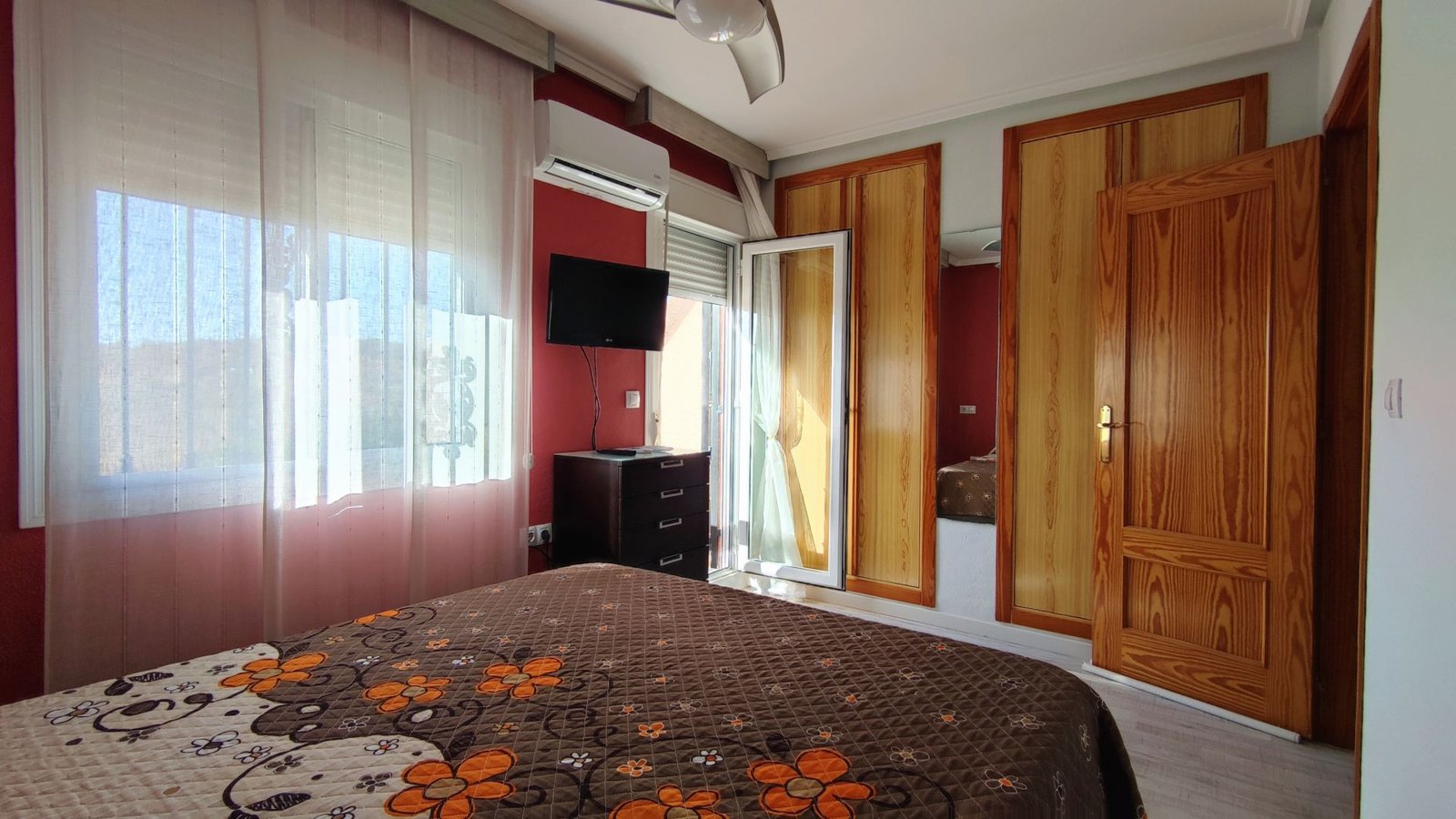 CHALET ADOSADO DE 3 DORMITORIOS CON JARDÍN Y AMPLIA TERRAZA – MONFORTE DEL CID