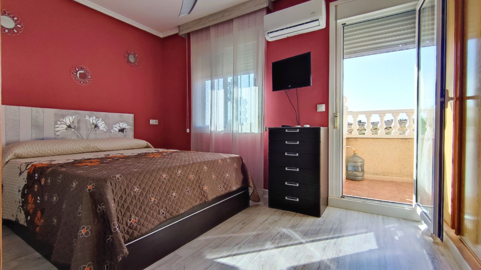 CHALET ADOSADO DE 3 DORMITORIOS CON JARDÍN Y AMPLIA TERRAZA – MONFORTE DEL CID