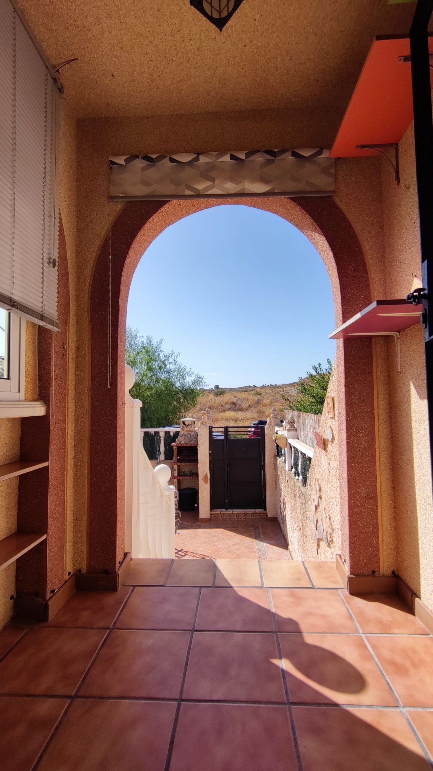 CHALET ADOSADO DE 3 DORMITORIOS CON JARDÍN Y AMPLIA TERRAZA – MONFORTE DEL CID