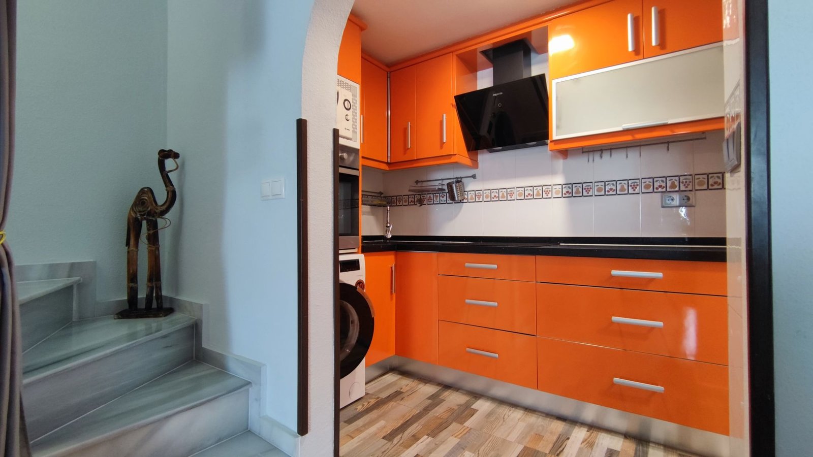 CHALET ADOSADO DE 3 DORMITORIOS CON JARDÍN Y AMPLIA TERRAZA – MONFORTE DEL CID