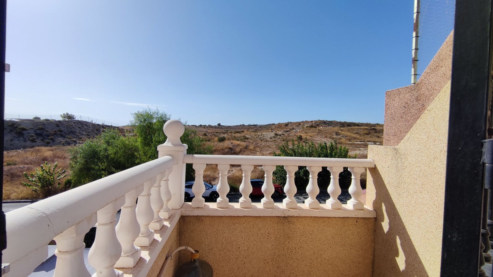 CHALET ADOSADO DE 3 DORMITORIOS CON JARDÍN Y AMPLIA TERRAZA – MONFORTE DEL CID
