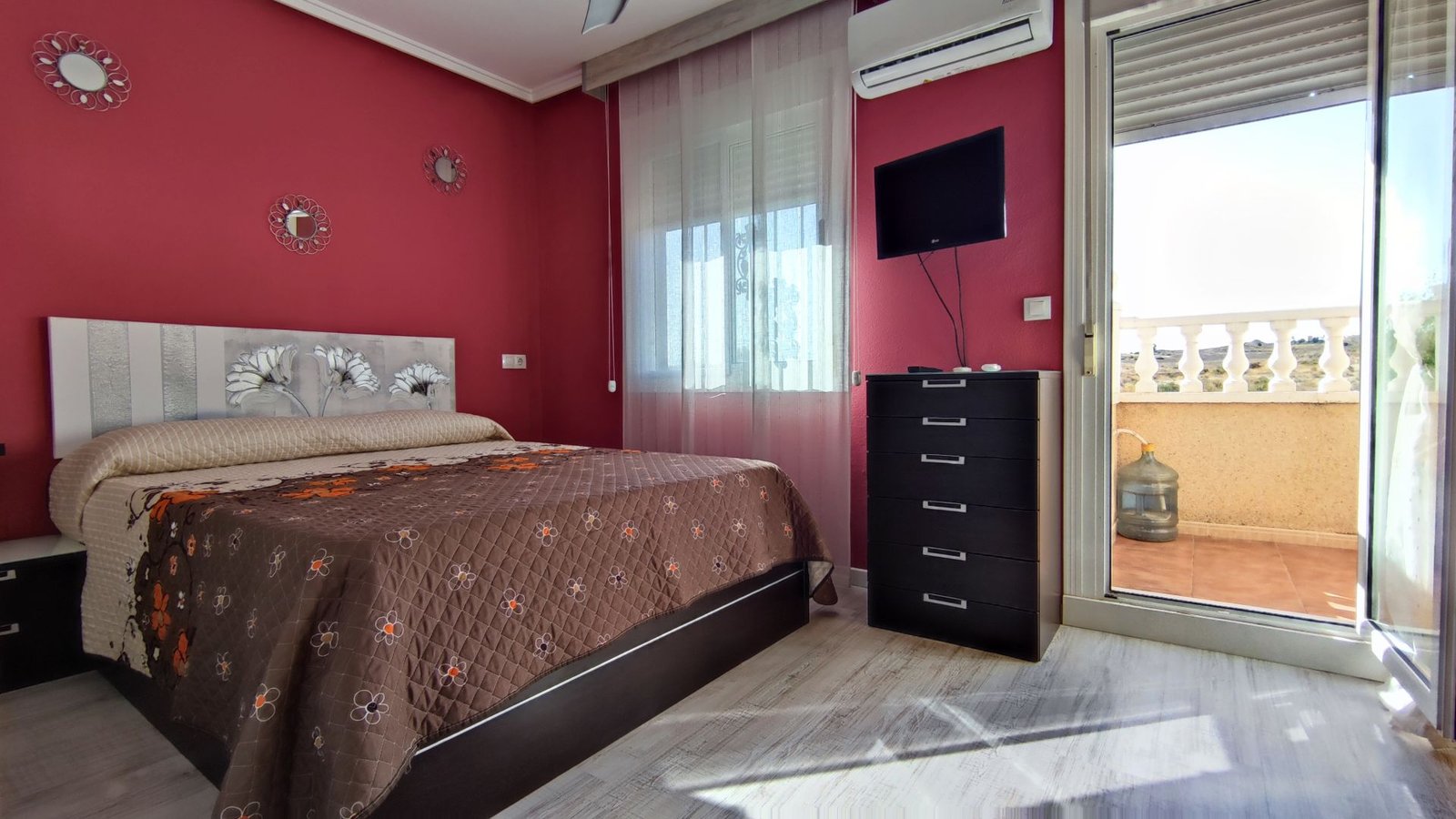 CHALET ADOSADO DE 3 DORMITORIOS CON JARDÍN Y AMPLIA TERRAZA – MONFORTE DEL CID