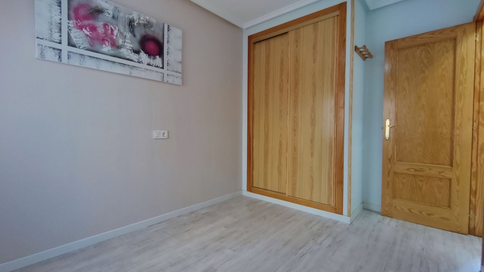 CHALET ADOSADO DE 3 DORMITORIOS CON JARDÍN Y AMPLIA TERRAZA – MONFORTE DEL CID
