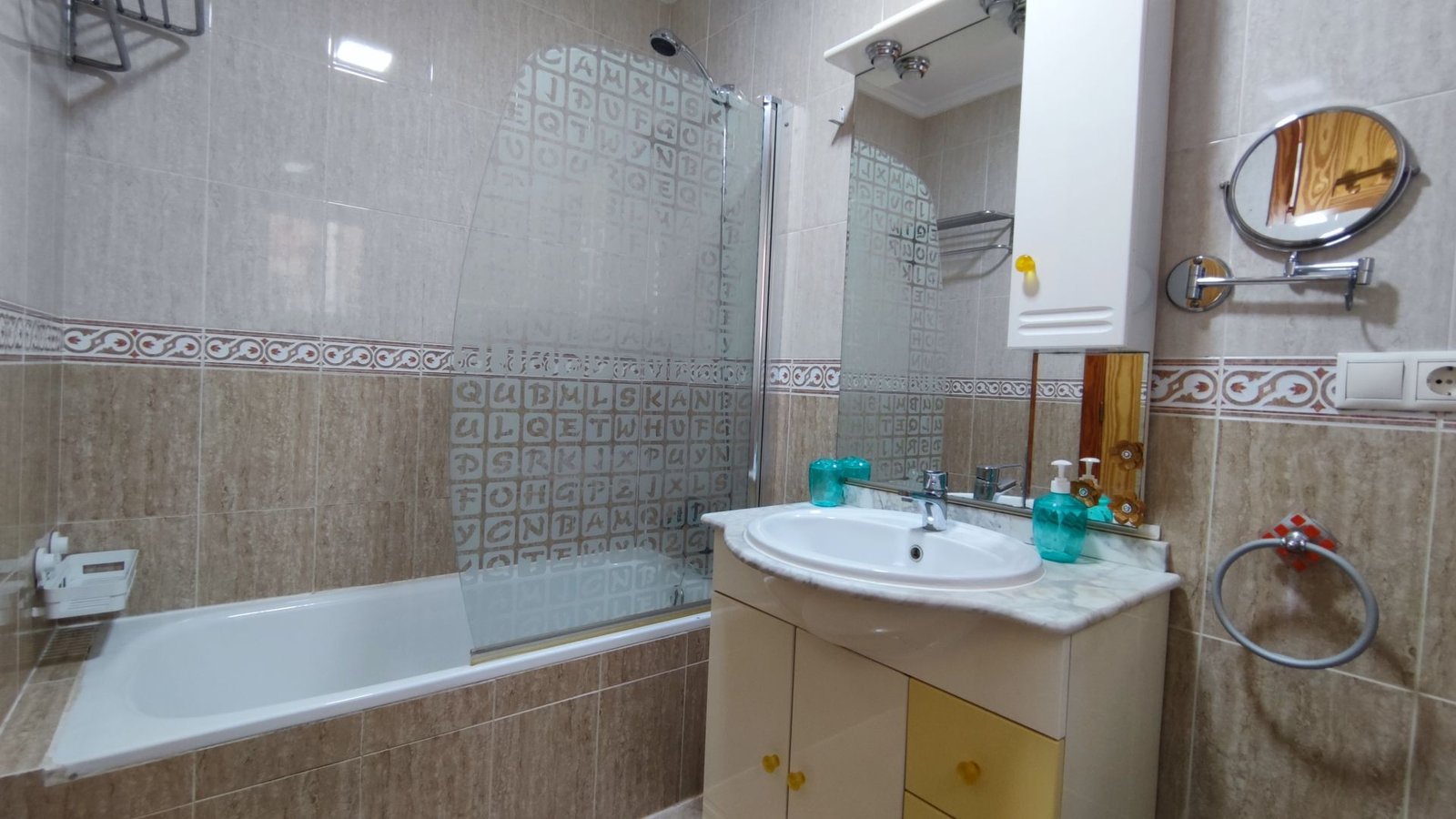 CHALET ADOSADO DE 3 DORMITORIOS CON JARDÍN Y AMPLIA TERRAZA – MONFORTE DEL CID