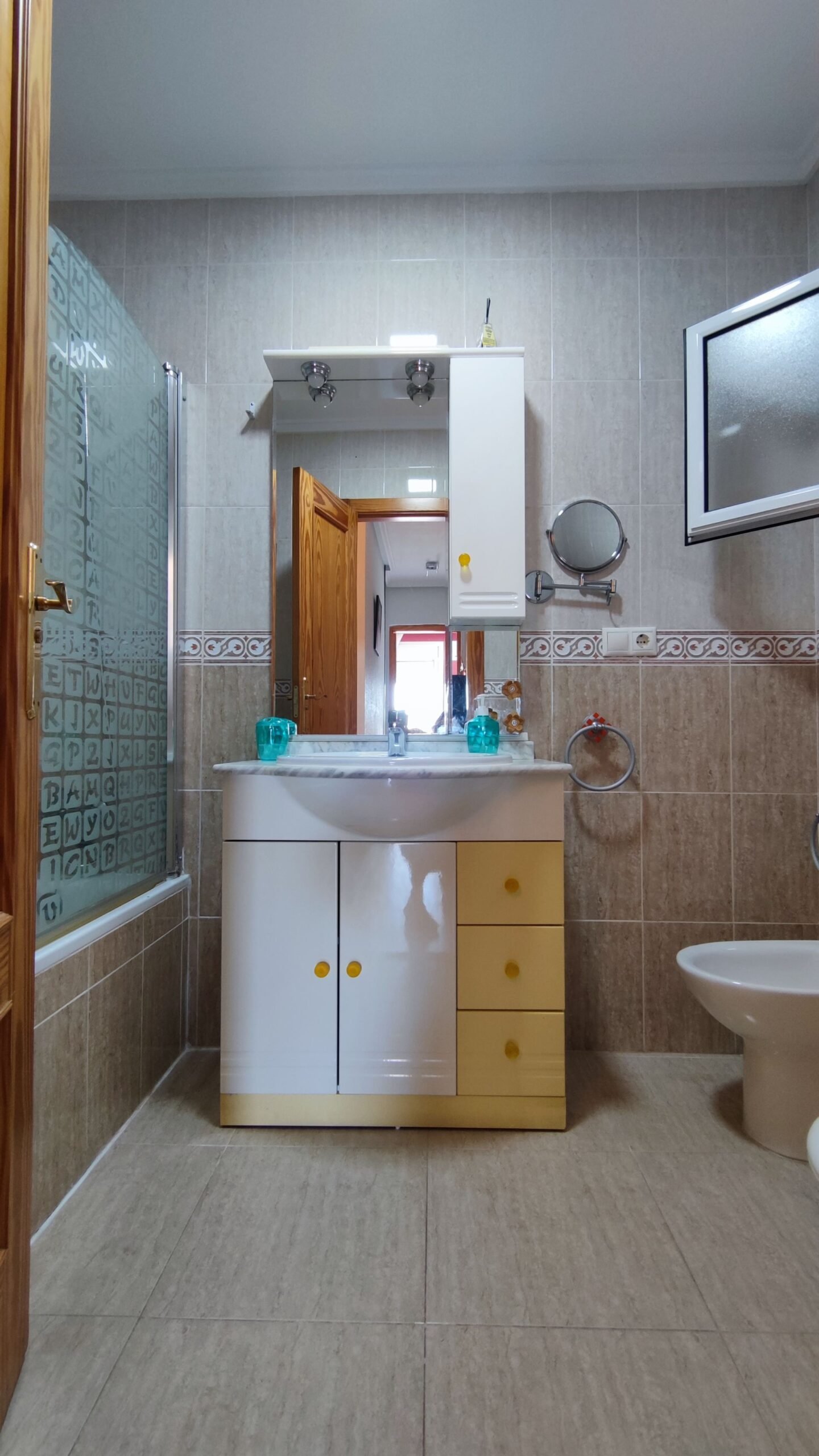 CHALET ADOSADO DE 3 DORMITORIOS CON JARDÍN Y AMPLIA TERRAZA – MONFORTE DEL CID