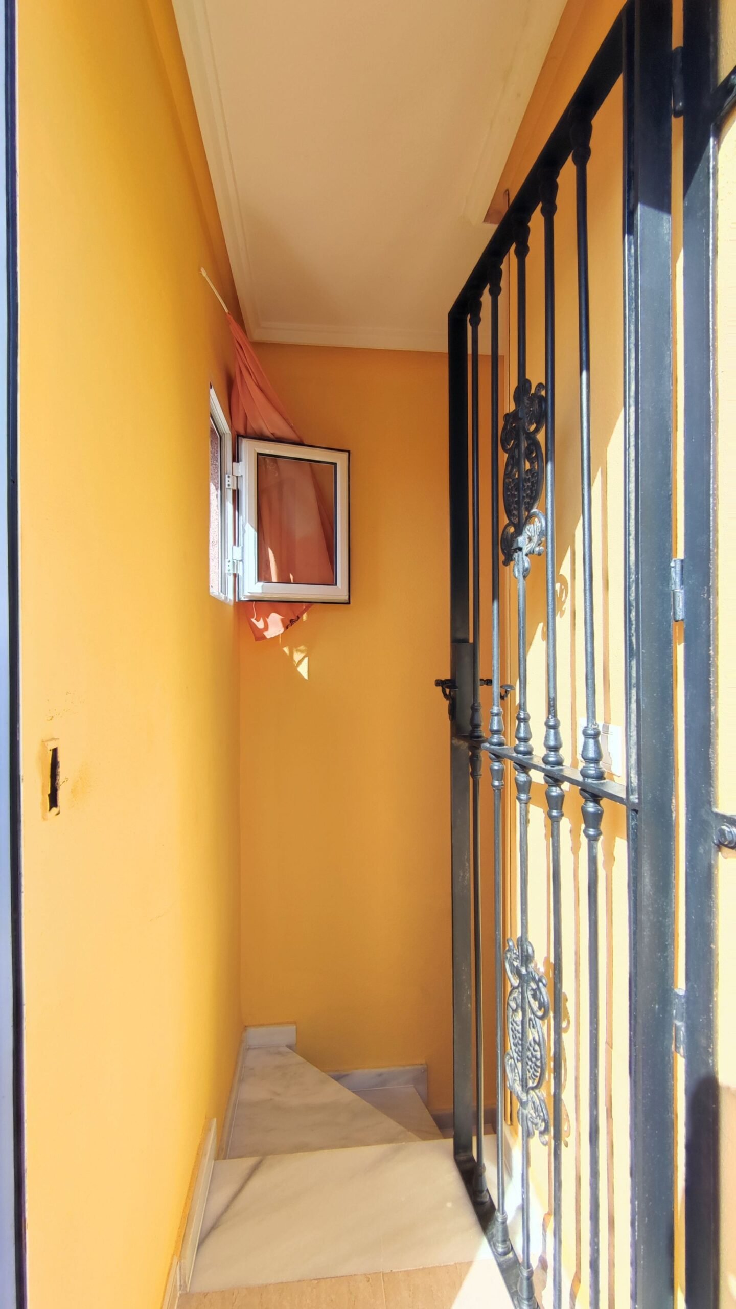CHALET ADOSADO DE 3 DORMITORIOS CON JARDÍN Y AMPLIA TERRAZA – MONFORTE DEL CID