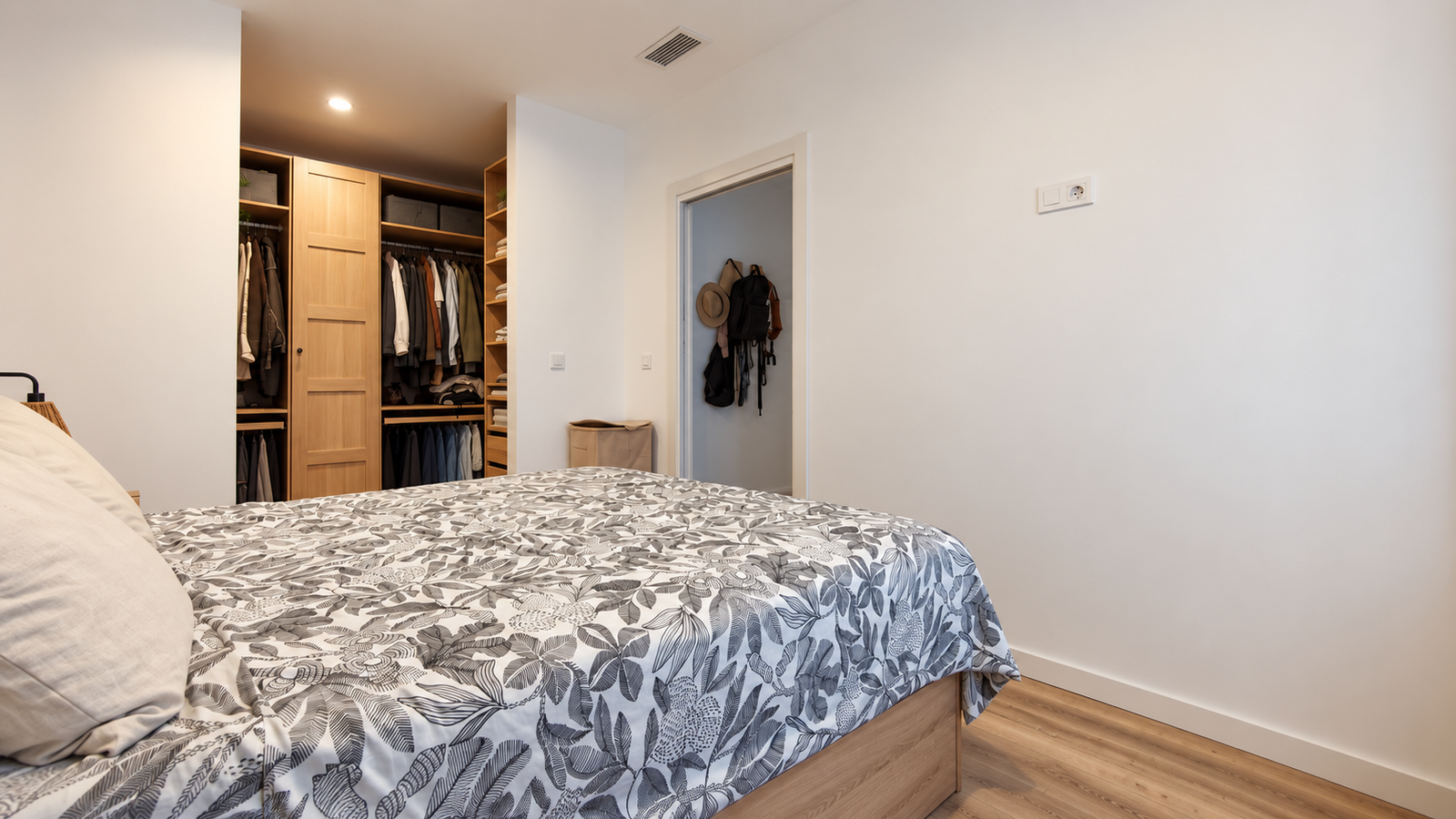 PLANTA BAJA DE DISEÑO CON PATIO PRIVADO DE 33 m² EN EL CAMPELLO