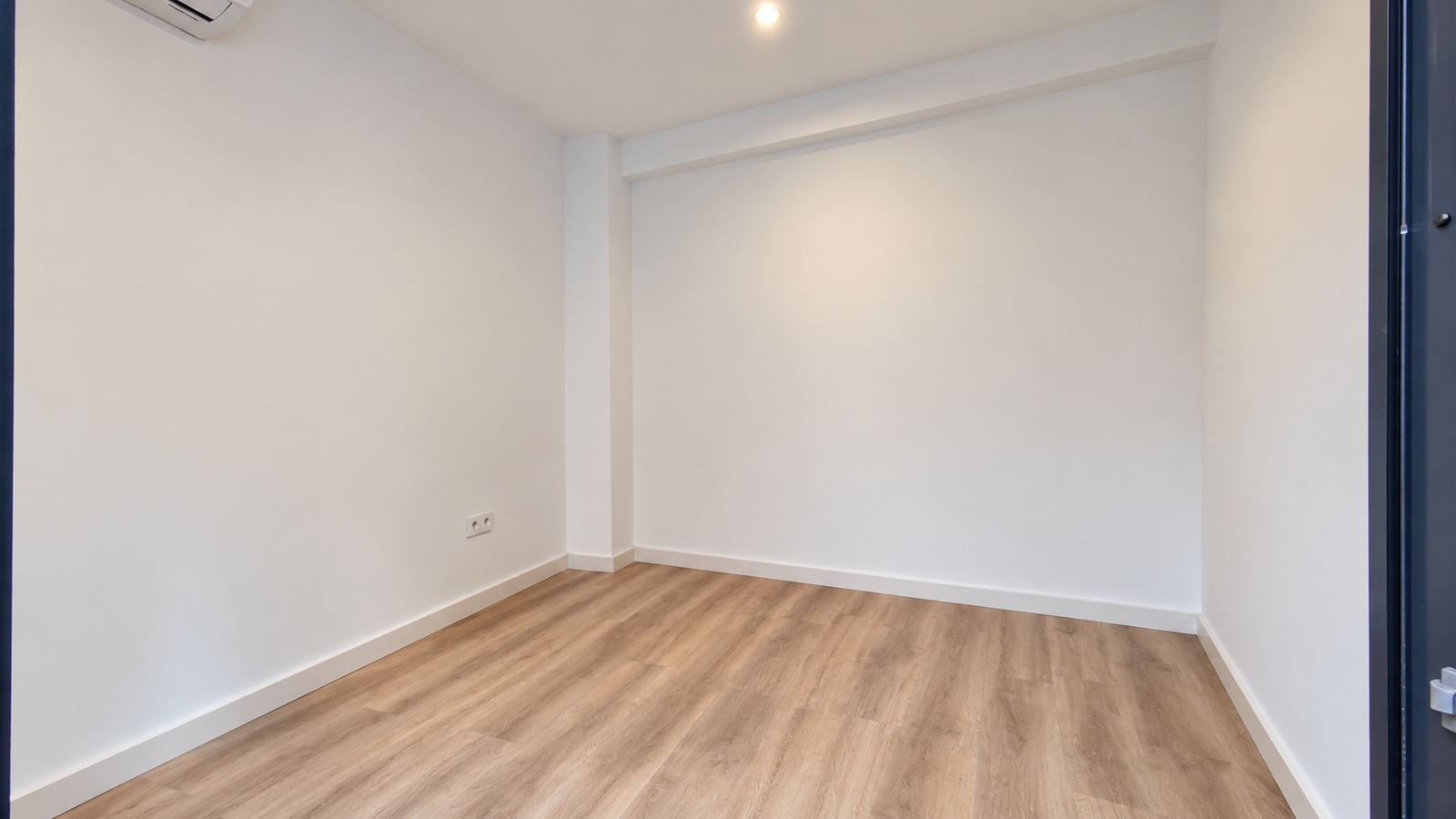 PLANTA BAJA DE DISEÑO CON PATIO PRIVADO DE 33 m² EN EL CAMPELLO