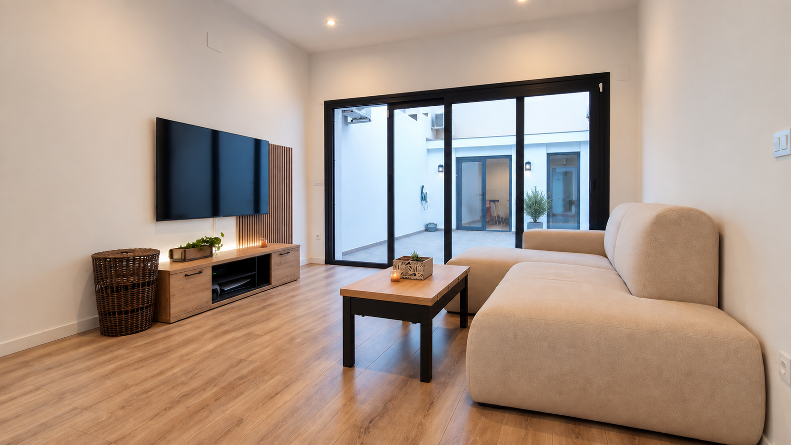 PLANTA BAJA DE DISEÑO CON PATIO PRIVADO DE 33 m² EN EL CAMPELLO