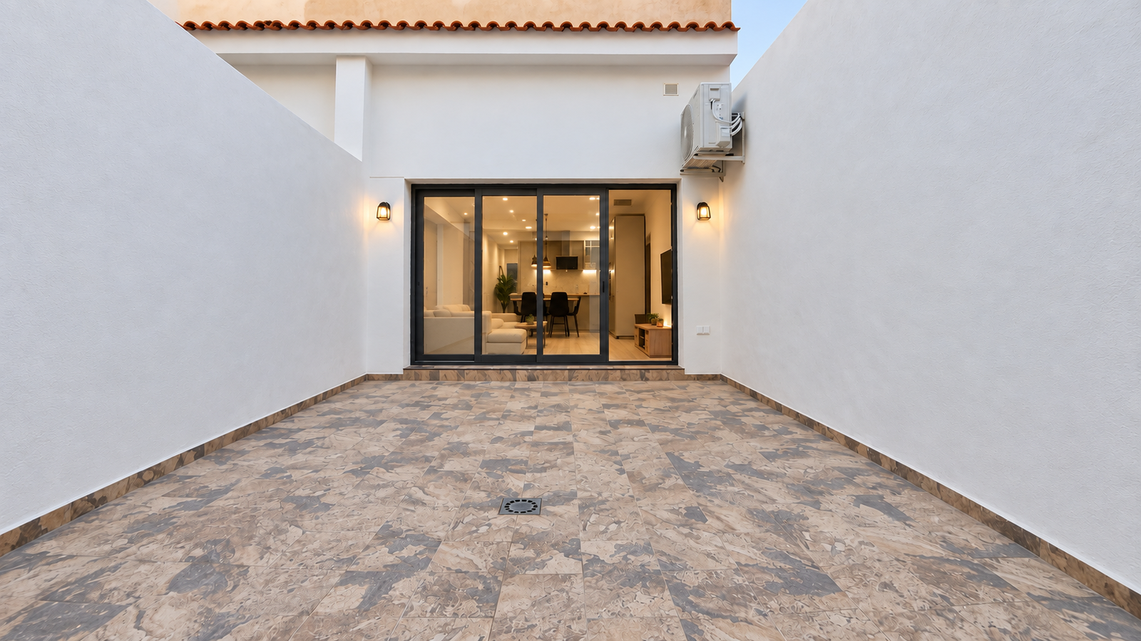 PLANTA BAJA DE DISEÑO CON PATIO PRIVADO DE 33 m² EN EL CAMPELLO