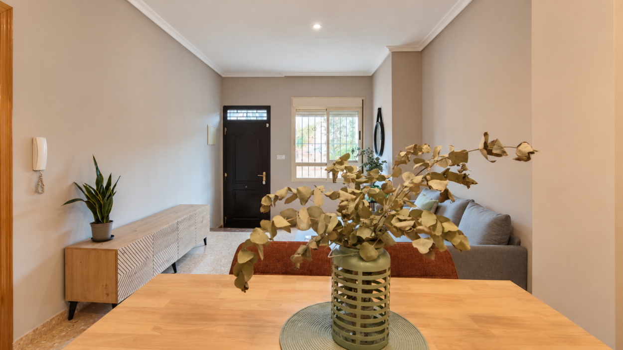 PLANTA BAJA CON PATIO PRIVADO, GARAJE Y SUITE CON VESTIDOR – EL PALMERAL, ELCHE