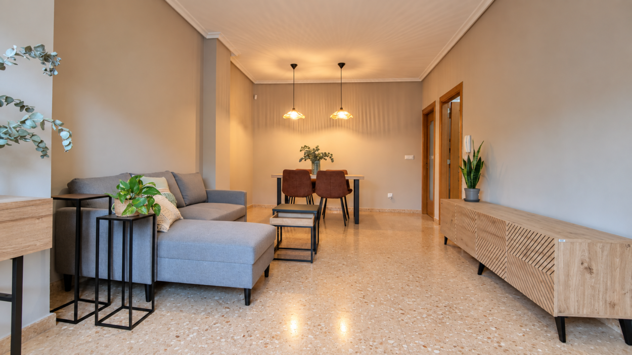 PLANTA BAJA CON PATIO PRIVADO, GARAJE Y SUITE CON VESTIDOR – EL PALMERAL, ELCHE