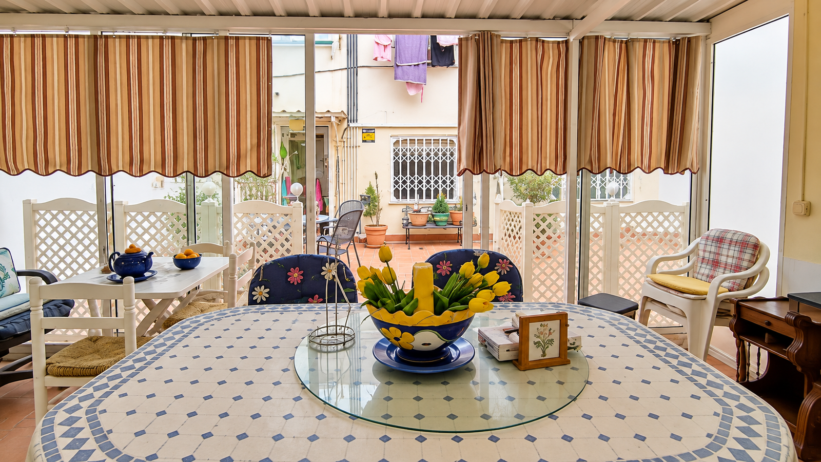 VIVIENDA CON PATIO PRIVADO DE 40 m² Y GARAJE JUNTO A PLAZA DE TOROS – ALICANTE