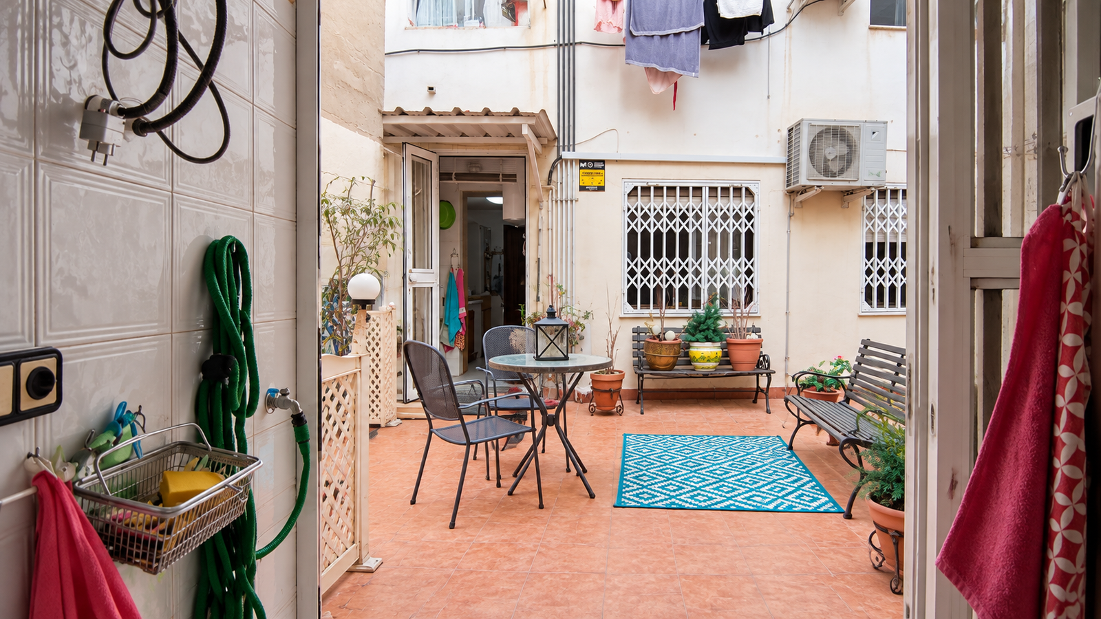VIVIENDA CON PATIO PRIVADO DE 40 m² Y GARAJE JUNTO A PLAZA DE TOROS – ALICANTE