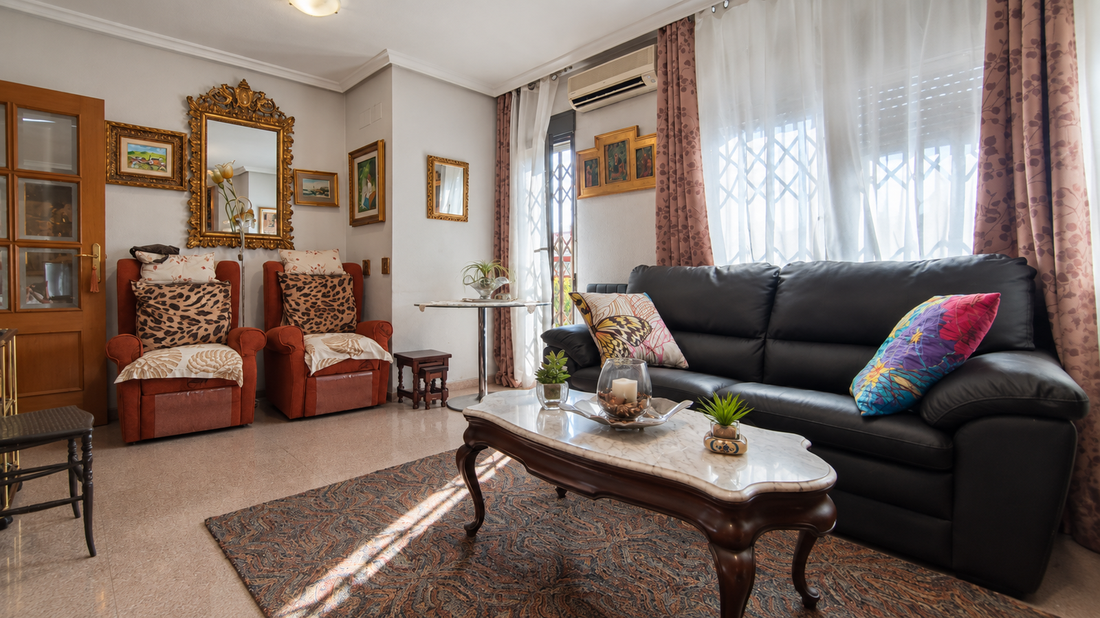 VIVIENDA CON PATIO PRIVADO DE 40 m² Y GARAJE JUNTO A PLAZA DE TOROS – ALICANTE