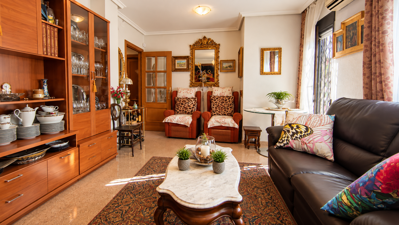 VIVIENDA CON PATIO PRIVADO DE 40 m² Y GARAJE JUNTO A PLAZA DE TOROS – ALICANTE