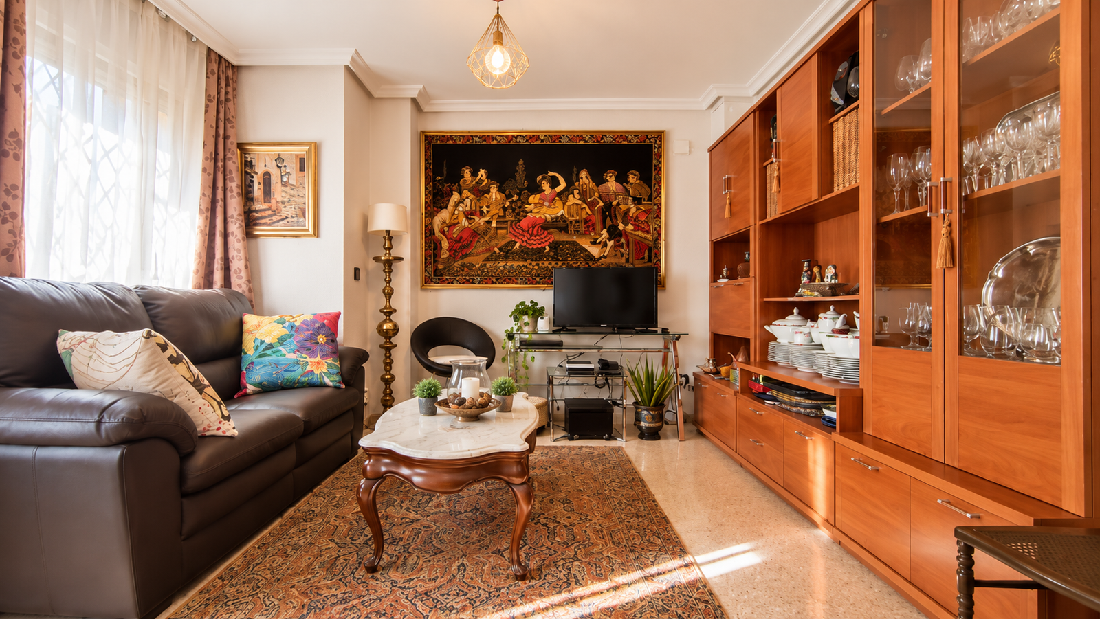 VIVIENDA CON PATIO PRIVADO DE 40 m² Y GARAJE JUNTO A PLAZA DE TOROS – ALICANTE