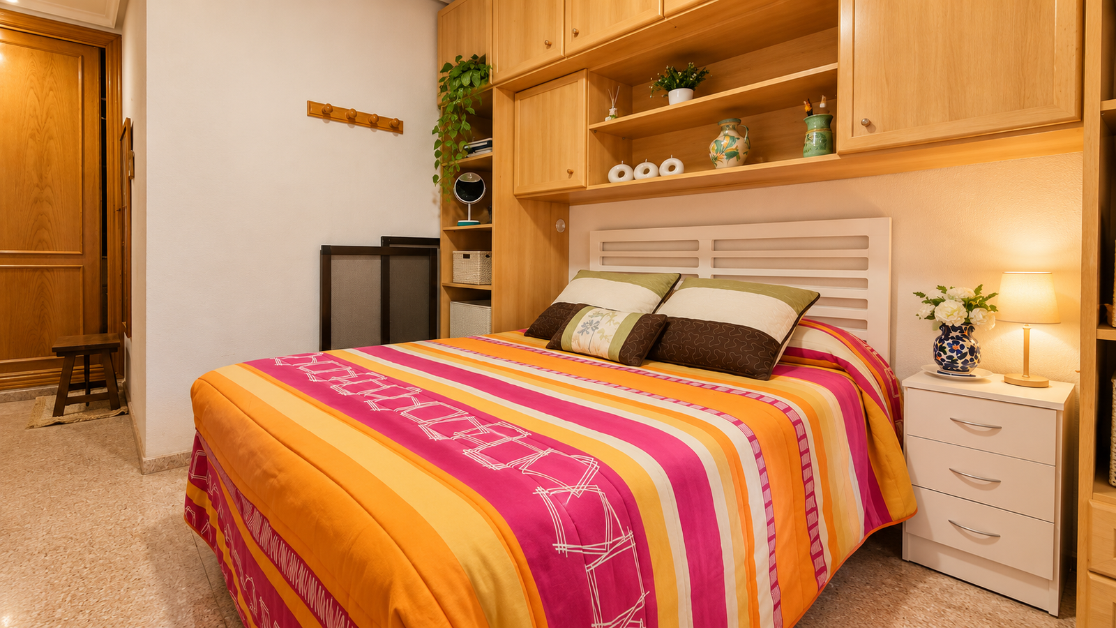 VIVIENDA CON PATIO PRIVADO DE 40 m² Y GARAJE JUNTO A PLAZA DE TOROS – ALICANTE