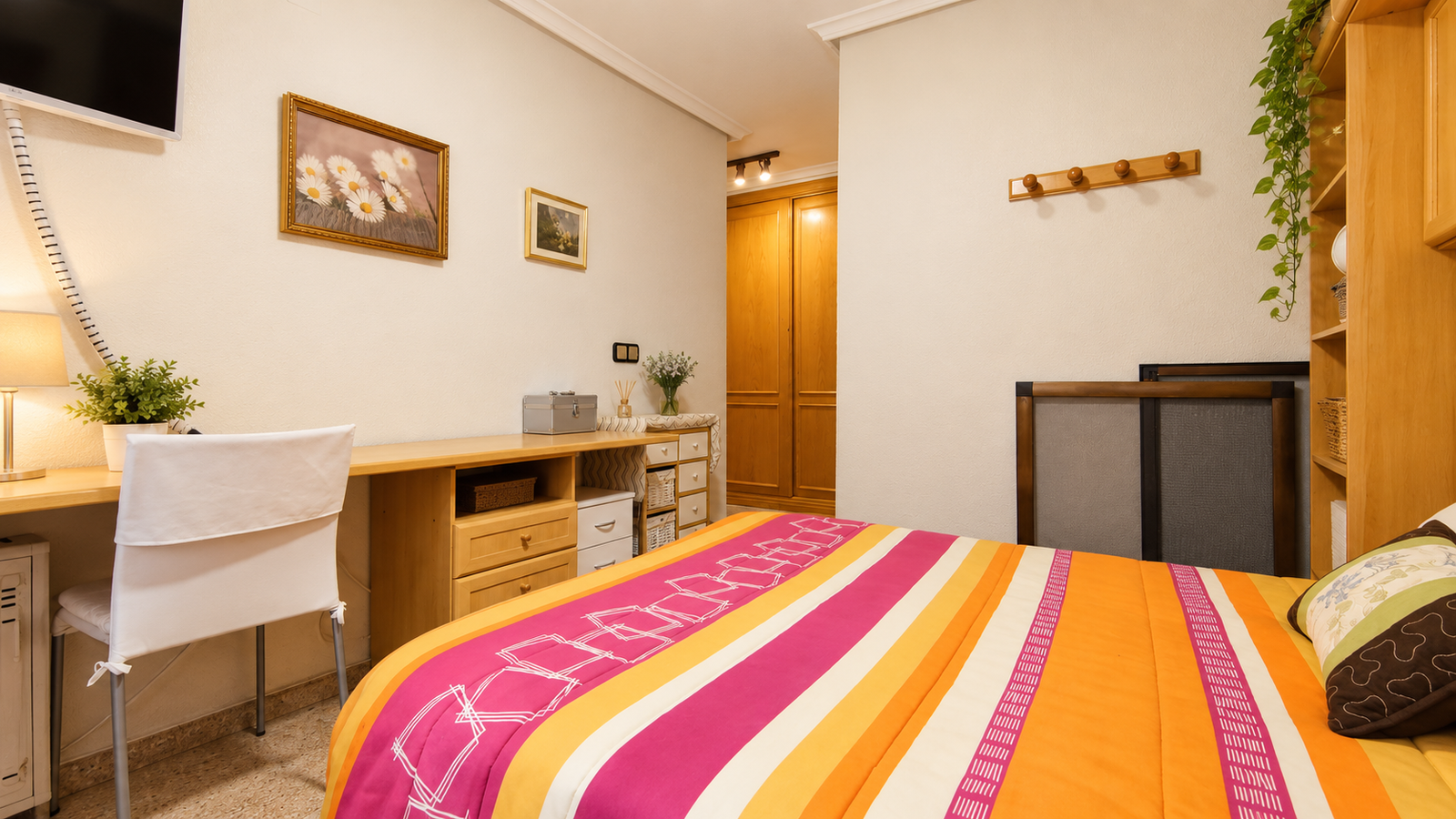 VIVIENDA CON PATIO PRIVADO DE 40 m² Y GARAJE JUNTO A PLAZA DE TOROS – ALICANTE