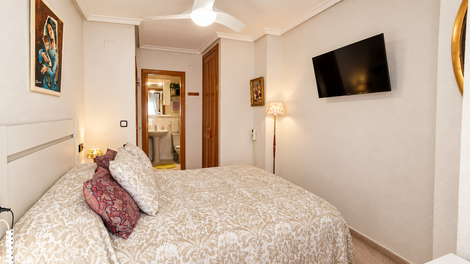 VIVIENDA CON PATIO PRIVADO DE 40 m² Y GARAJE JUNTO A PLAZA DE TOROS – ALICANTE