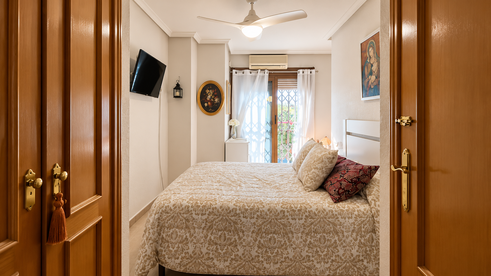 VIVIENDA CON PATIO PRIVADO DE 40 m² Y GARAJE JUNTO A PLAZA DE TOROS – ALICANTE