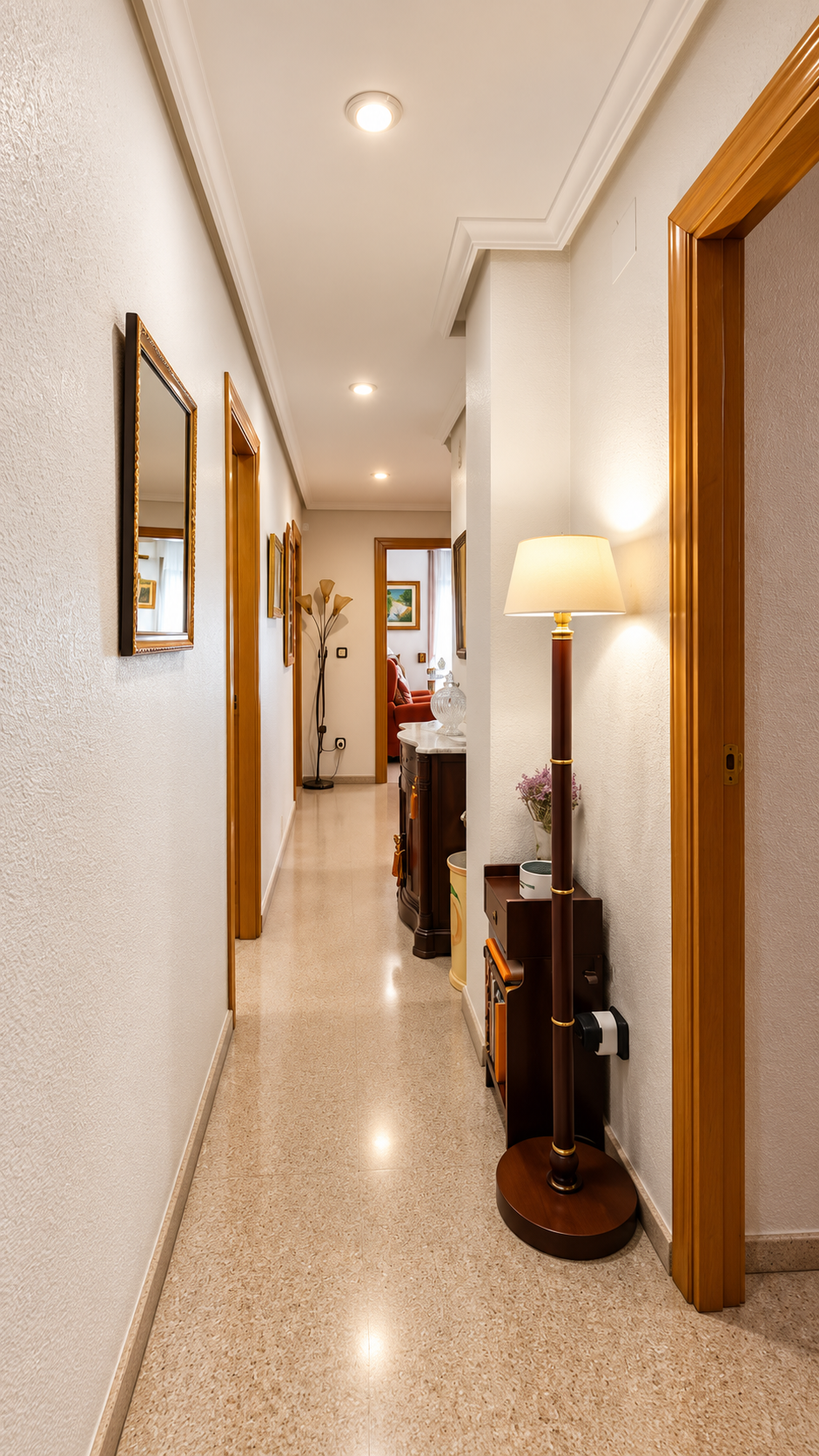 VIVIENDA CON PATIO PRIVADO DE 40 m² Y GARAJE JUNTO A PLAZA DE TOROS – ALICANTE