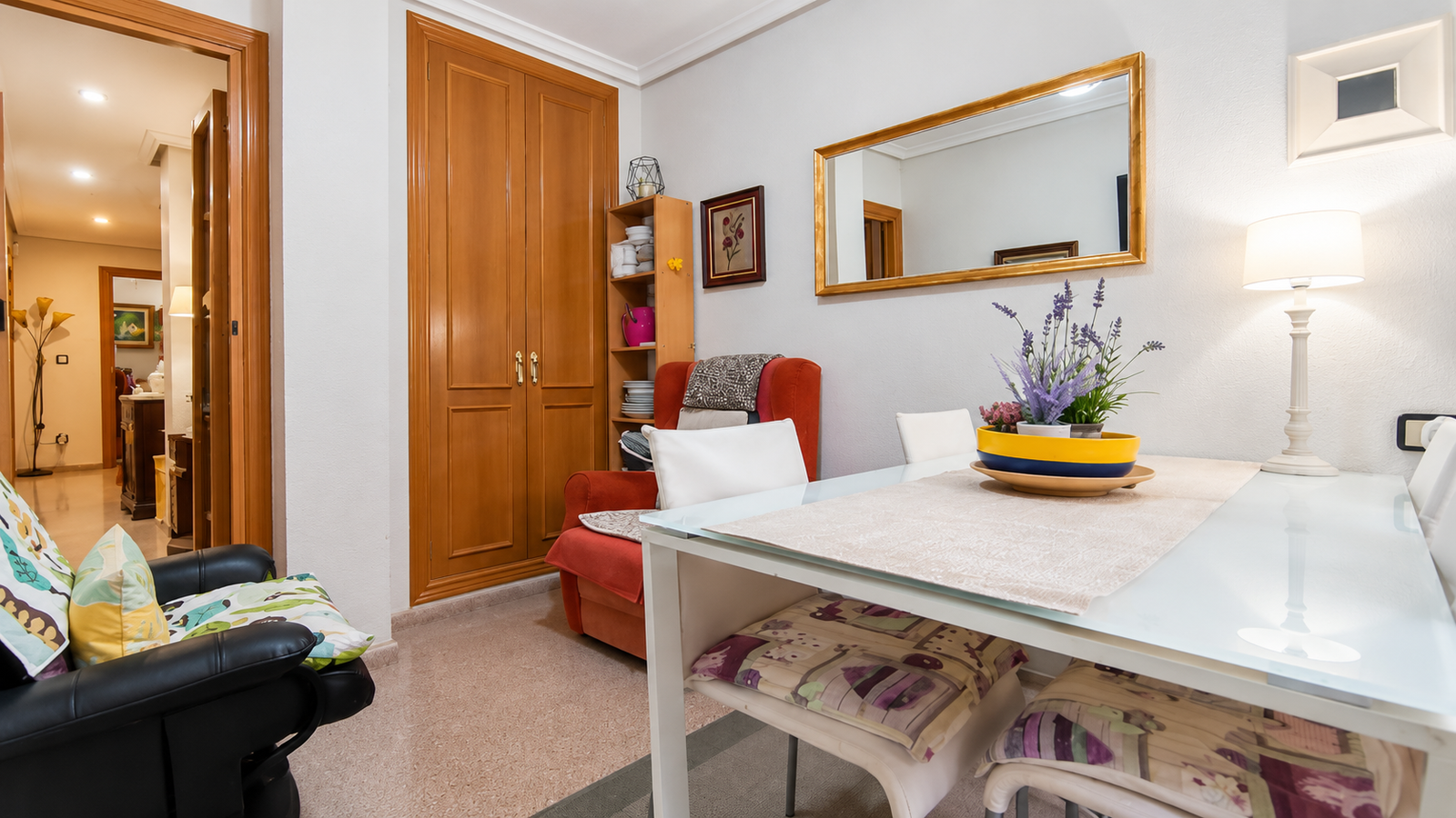 VIVIENDA CON PATIO PRIVADO DE 40 m² Y GARAJE JUNTO A PLAZA DE TOROS – ALICANTE