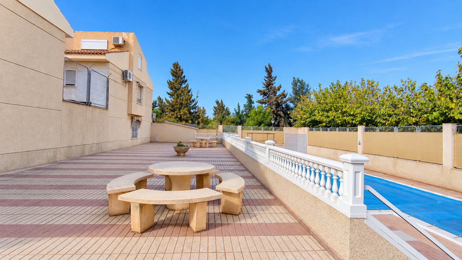 MAGNIFICO CHALET PAREADO EN DIVINA PASTORA, ALICANTE | PISCINA, GARAJE Y PLACAS SOLARES
