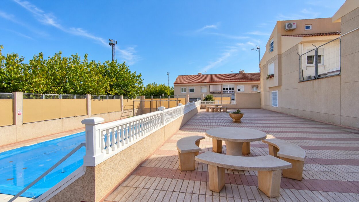 MAGNIFICO CHALET PAREADO EN DIVINA PASTORA, ALICANTE | PISCINA, GARAJE Y PLACAS SOLARES
