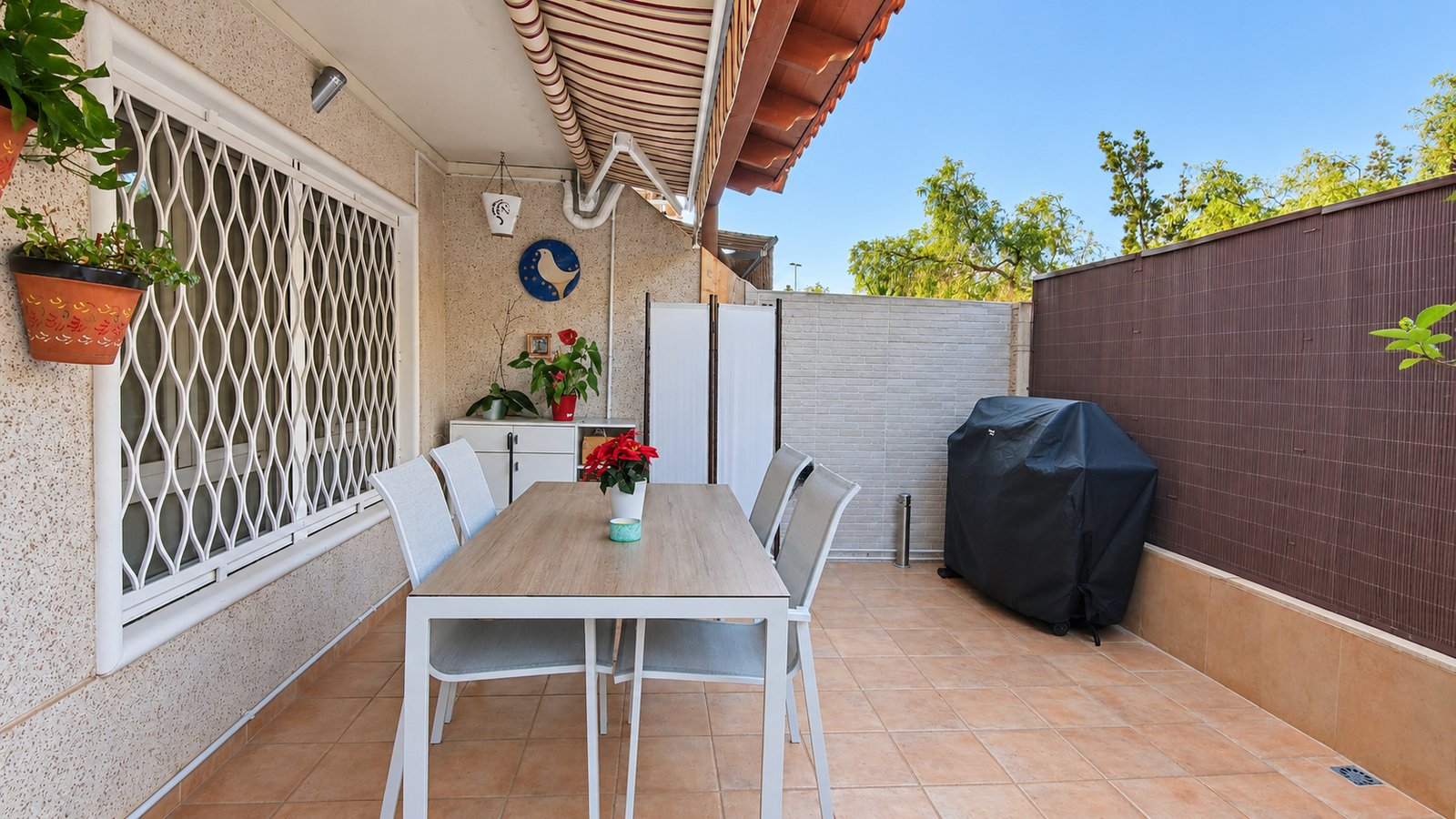 MAGNIFICO CHALET PAREADO EN DIVINA PASTORA, ALICANTE | PISCINA, GARAJE Y PLACAS SOLARES