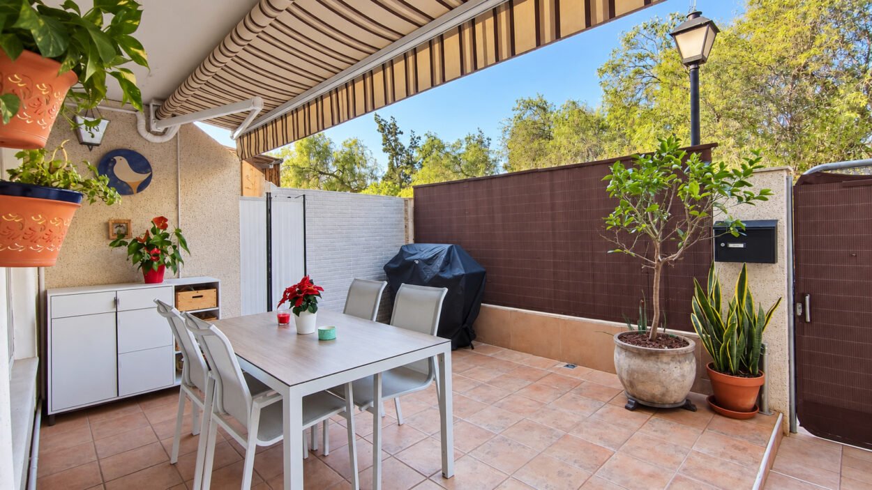 MAGNIFICO CHALET PAREADO EN DIVINA PASTORA, ALICANTE | PISCINA, GARAJE Y PLACAS SOLARES