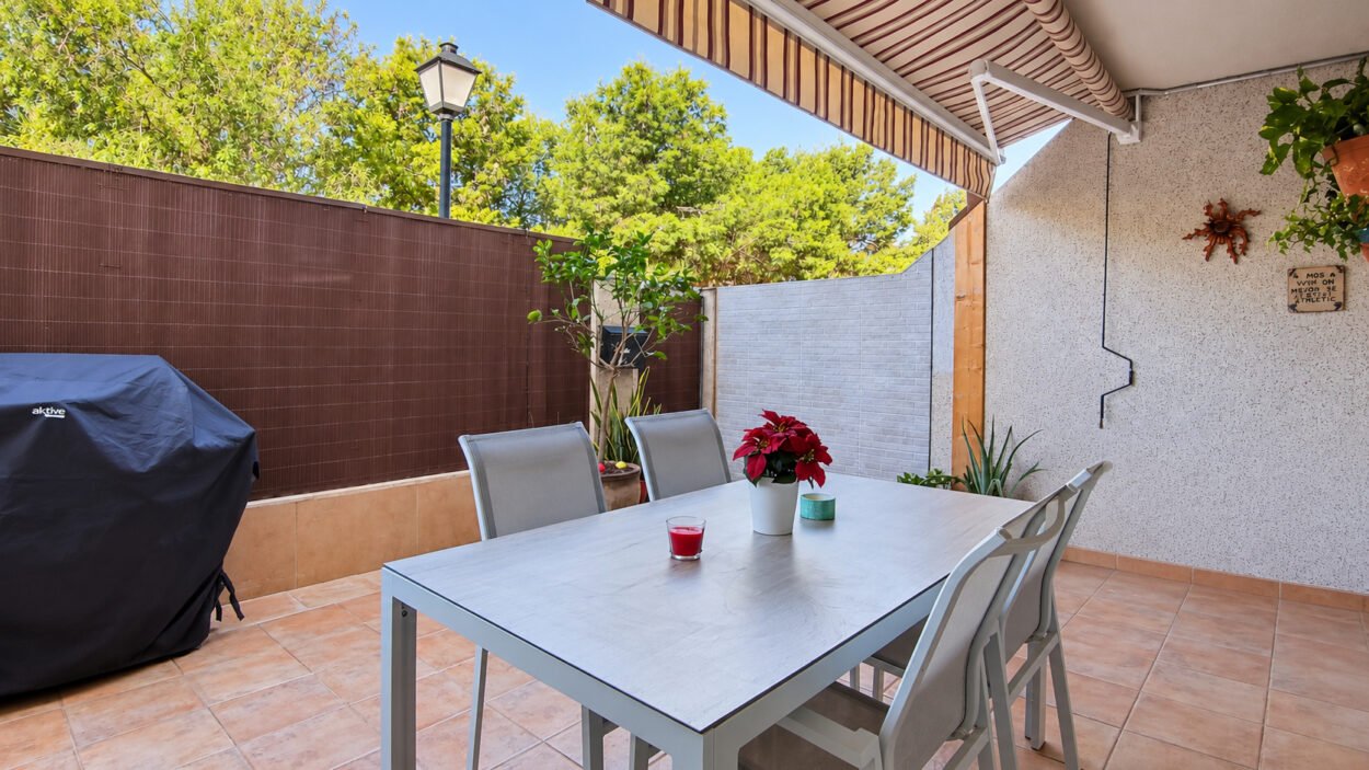 MAGNIFICO CHALET PAREADO EN DIVINA PASTORA, ALICANTE | PISCINA, GARAJE Y PLACAS SOLARES