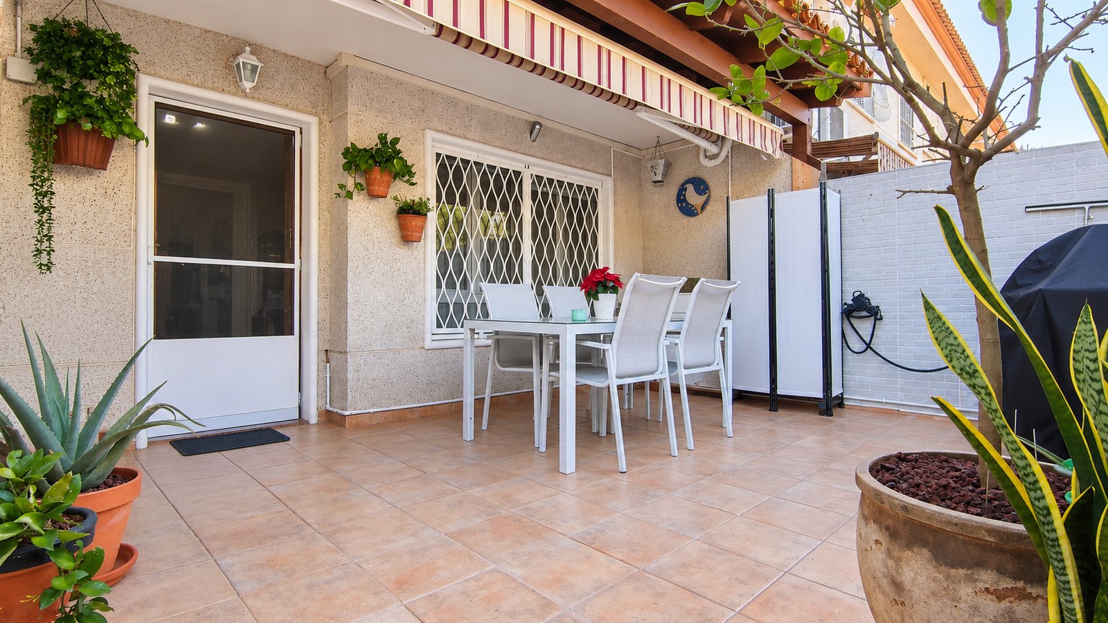 MAGNIFICO CHALET PAREADO EN DIVINA PASTORA, ALICANTE | PISCINA, GARAJE Y PLACAS SOLARES
